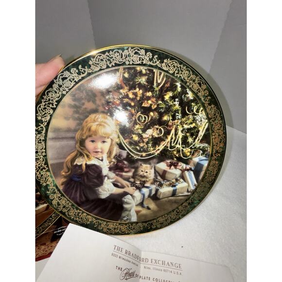 Victorian Christmas Collection CHRISTMAS DAY JOY Plate by Sandra Kuck in Box - Picture 1 of 6